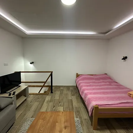 Zaovinski Cardaci 度假居 *